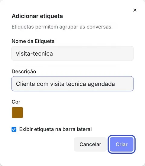 Janela “Adicionar etiqueta” com Nome da Etiqueta “visita-tecnica”, Descrição “Cliente com visita técnica agendada”, a cor escolhida, a opção “Exibir etiqueta na barra lateral” marcada e o botão “Criar” destacado.