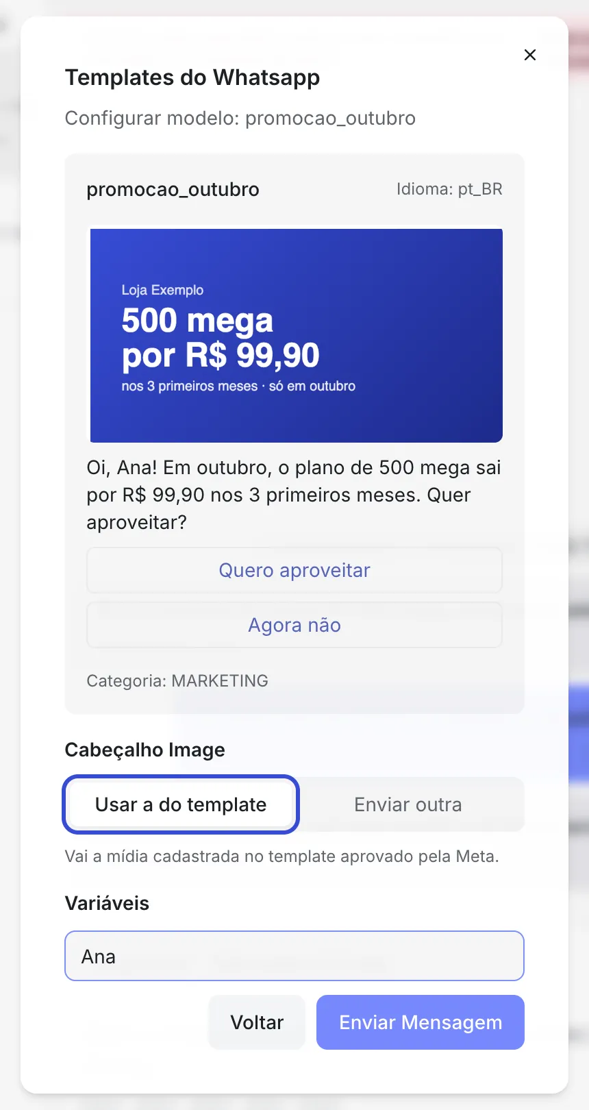 Tela “Configurar modelo: promocao_outubro” com a prévia: imagem do cabeçalho, texto “Oi, Ana! Em outubro, o plano de 500 mega sai por R$ 99,90 nos 3 primeiros meses. Quer aproveitar?”, botões “Quero aproveitar” e “Agora não” e categoria MARKETING. Abaixo, “Cabeçalho Image” com a opção “Usar a do template” destacada, o campo da variável preenchido com “Ana” e os botões “Voltar” e “Enviar Mensagem”.